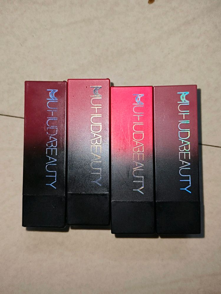 Set of 4 aesthetic lipsticks