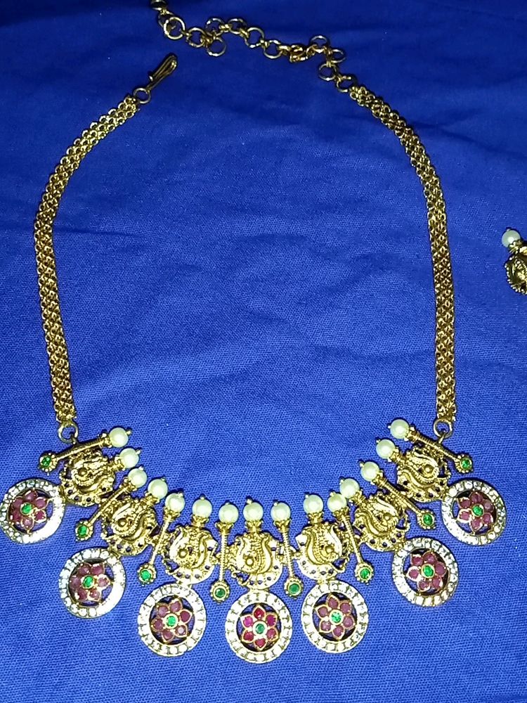 Beautiful Kempu And Pearl Neck Set