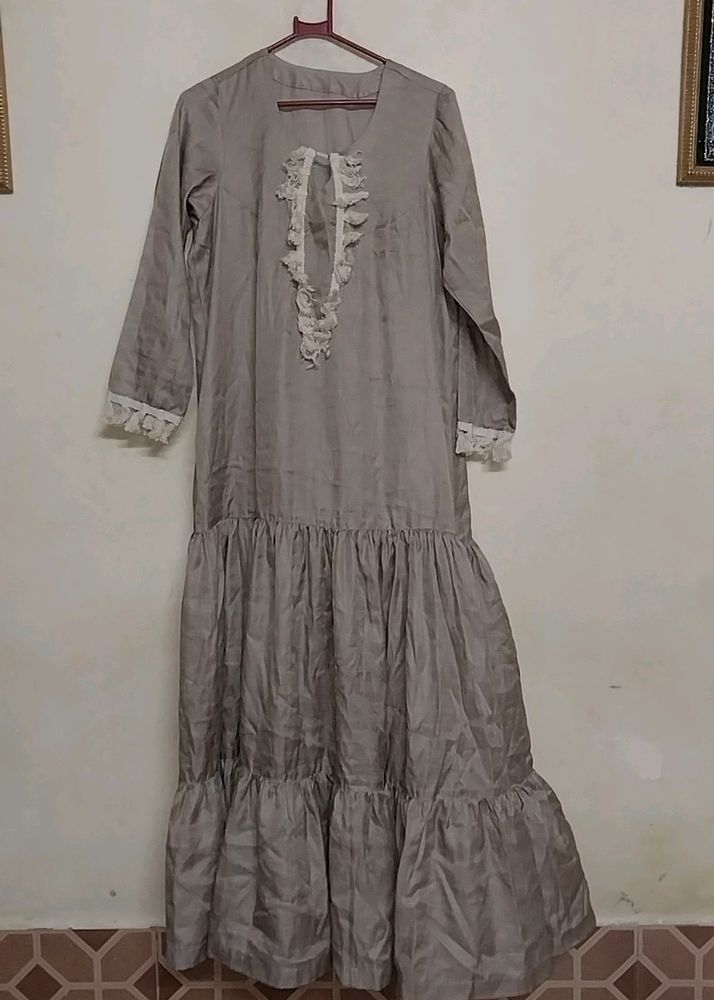 Stylish Gown In Excellent Condition