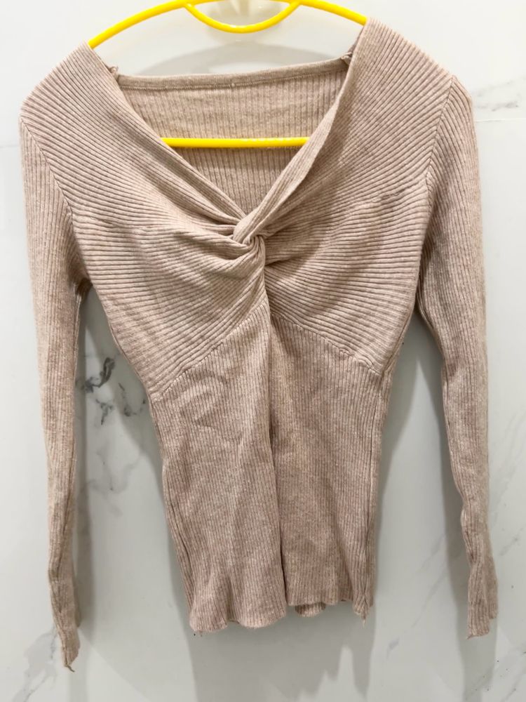 Urbanic Beige Sweater With Neck Detail✨