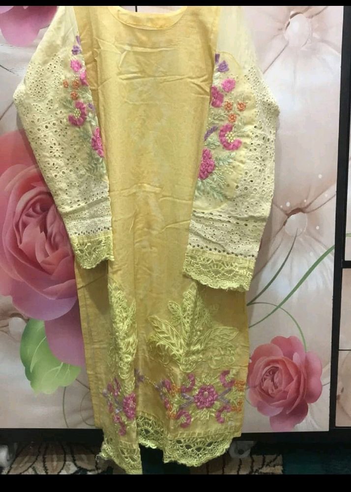 Woman Pakistani Kurta Set