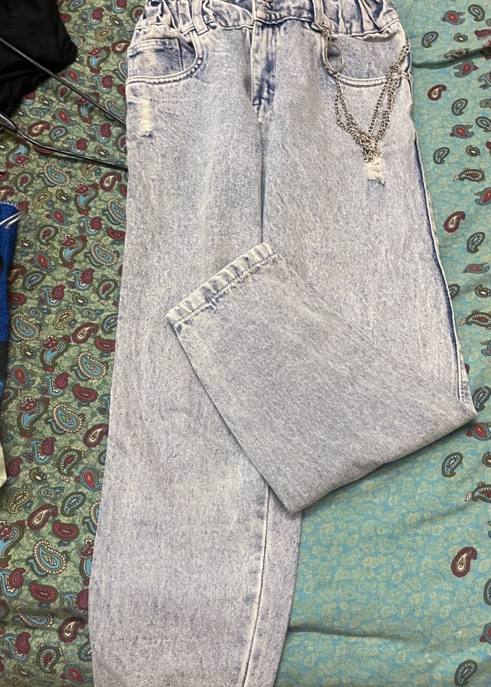 Boyfriend Fit Jeans With Chain