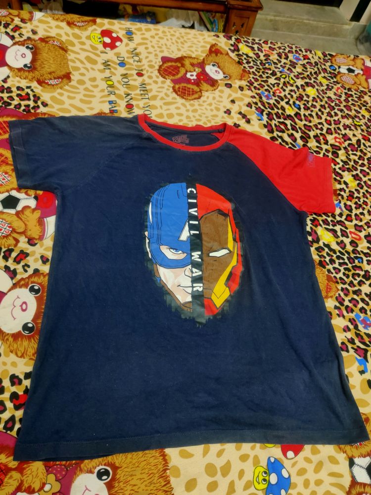 Marvel AVENGERS Tshirt