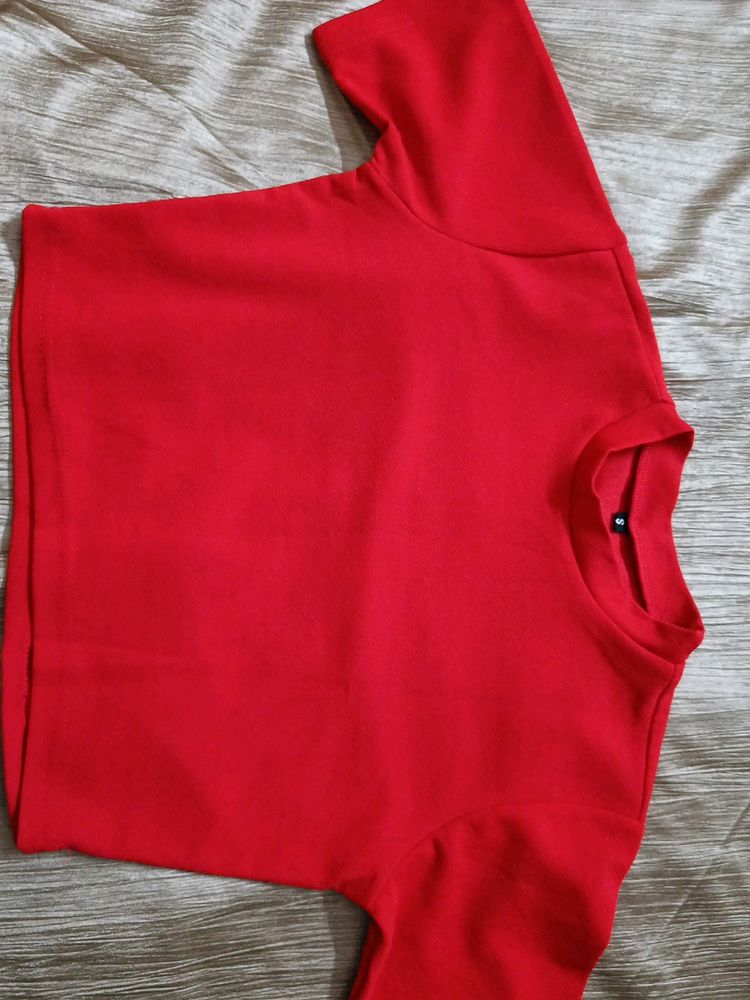 Red crop top for women