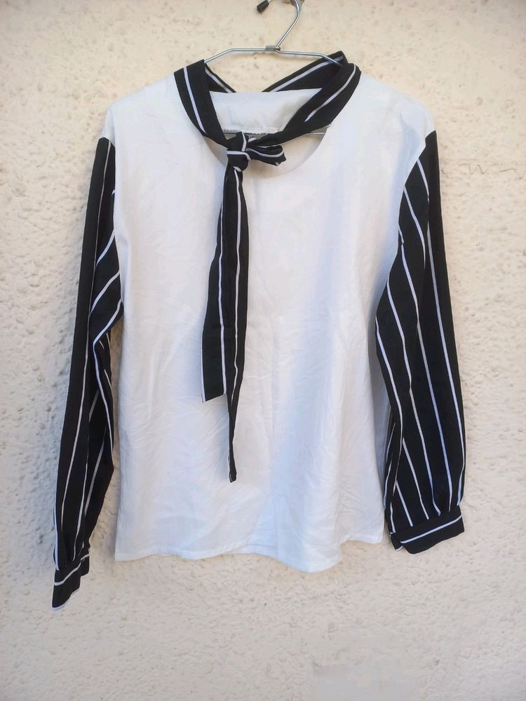 Women White Top Size M