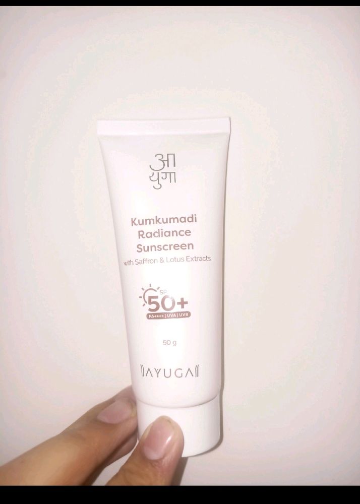 Sunscreen With Saffron And Lotus Extracts