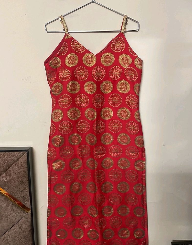 📢SALE 💰🛒 RED KURTI with GOLDEN THREAD WORK