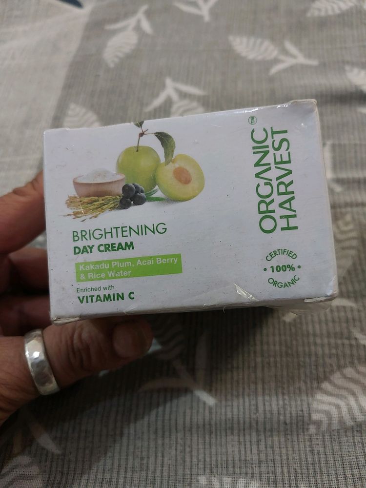 Organic Harvest Brightening Day Cream Vitamin C