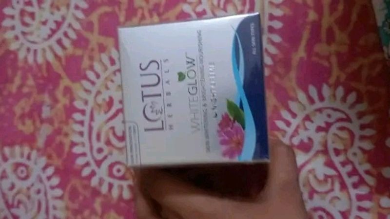 Lotus Herbals Whiteglow Skin Whitening & Brighteni