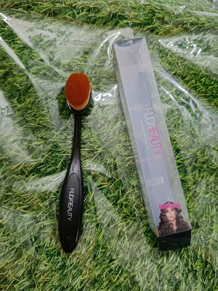 Oval Foundation Brush