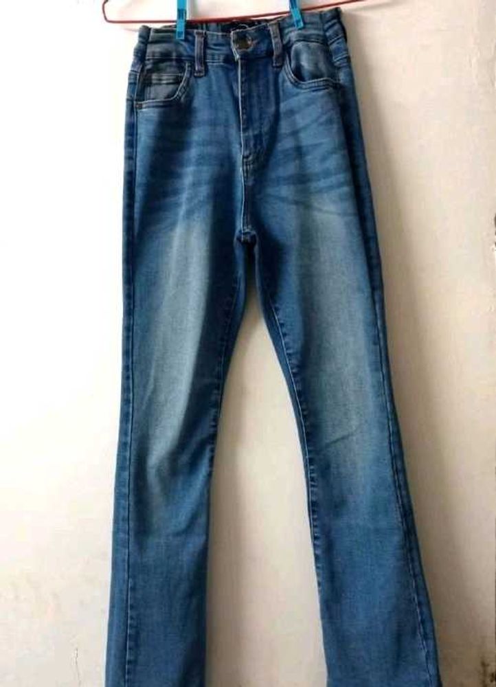 BLUE BOOTCUT JEANS