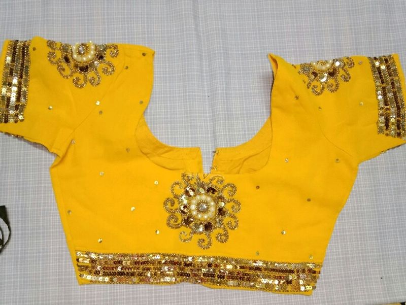 Designer Blouse 💛