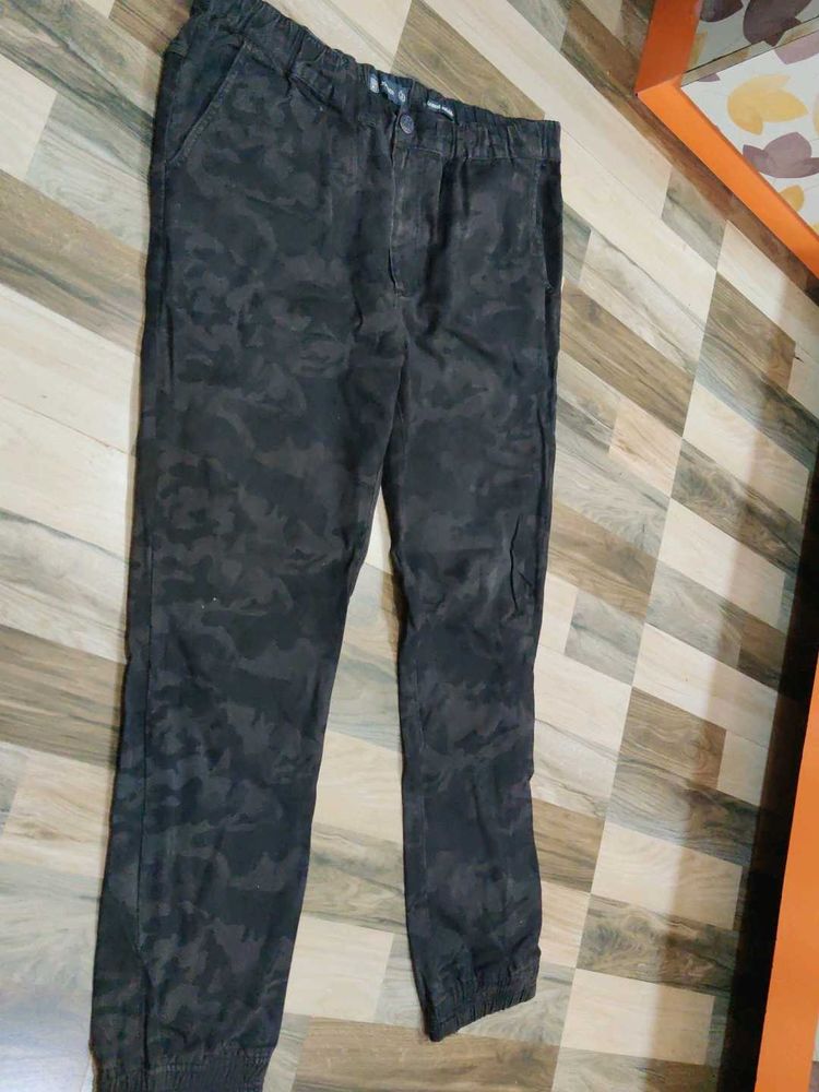 Excellent Quality Jogger Size 38