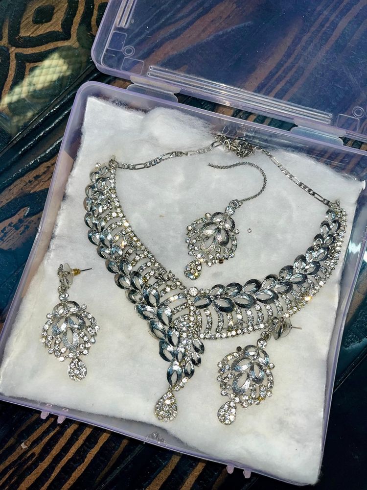 Silver Color Necklace With Mangteeka