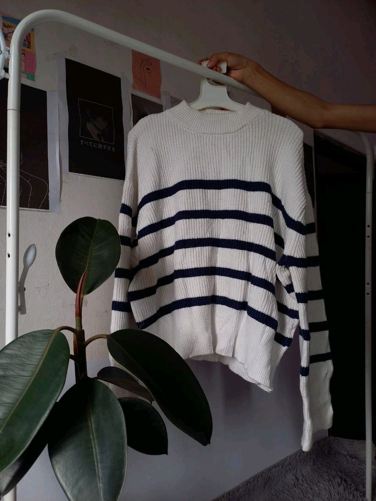 Korean White And Navy Stripe Pullover