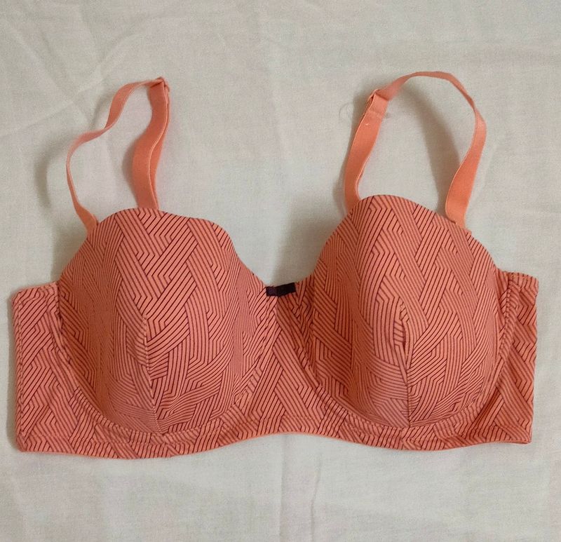 Underwire Padded Bra.