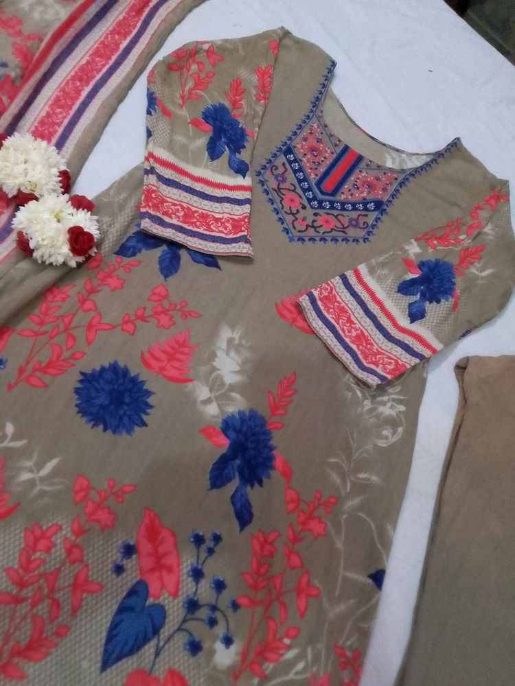 Pakistani Lawn Suit Set