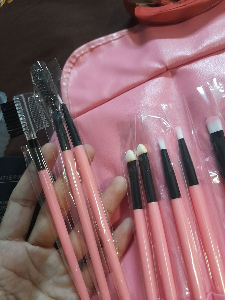 24 Makeup Brush