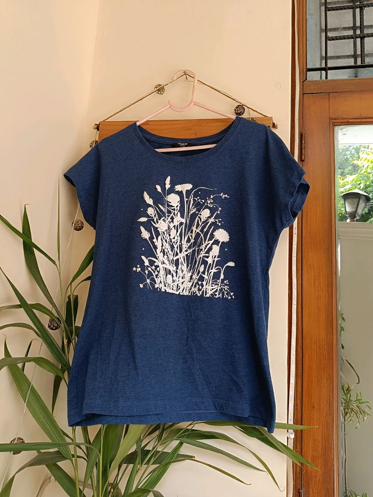 Blue T-shirt For Women.. Soft Fabric