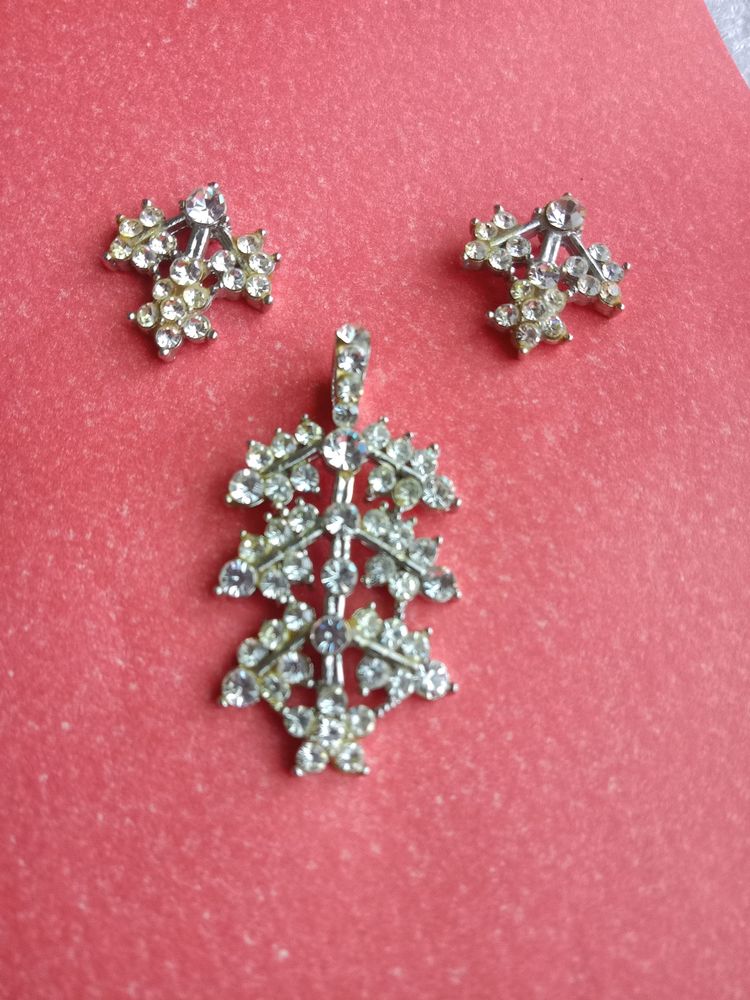 Diamond Pendant With Earrings