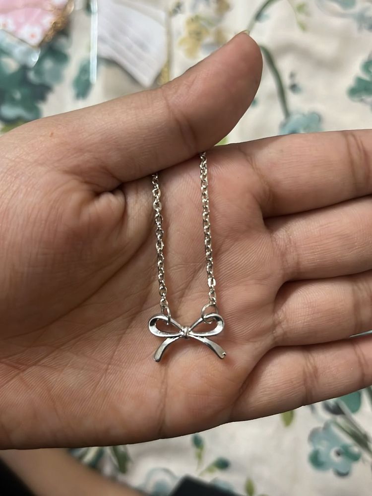 Sliver Bow Necklace