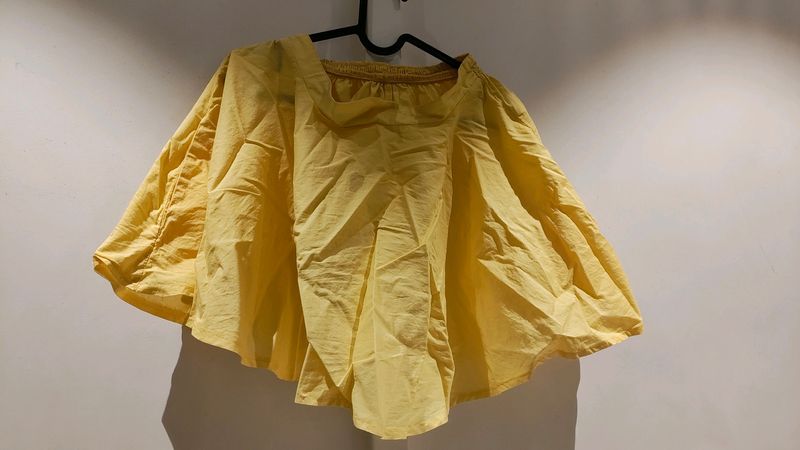 Yellow Mini Skirt With Lot Of Flare