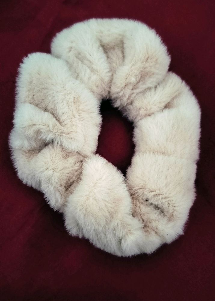 New Woolen Scrunchie Soft With Free Symtten Pouch