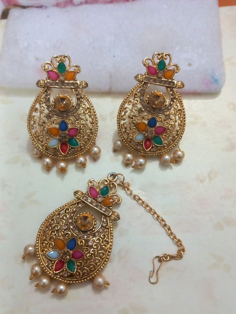 Beautiful Heavy Kundan Earrings With Mang Tikka