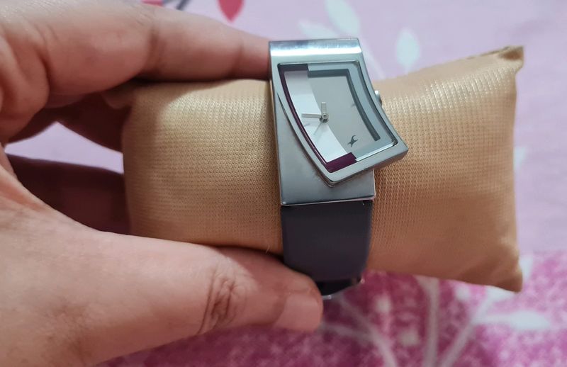 Fastrack Wrist Watch With Grey Strap