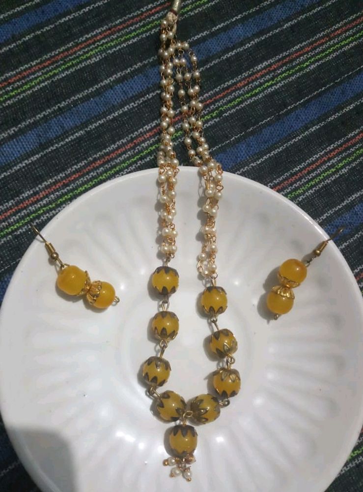 Pearl Necklace With Earrings