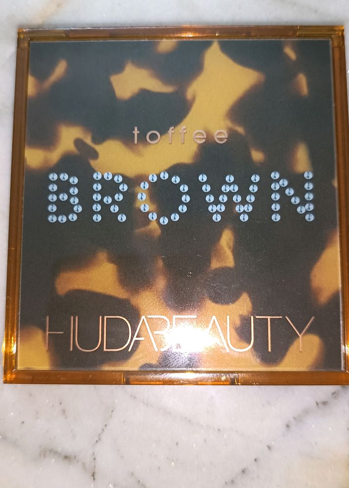 Huda Beauty Toffee Brown Palette