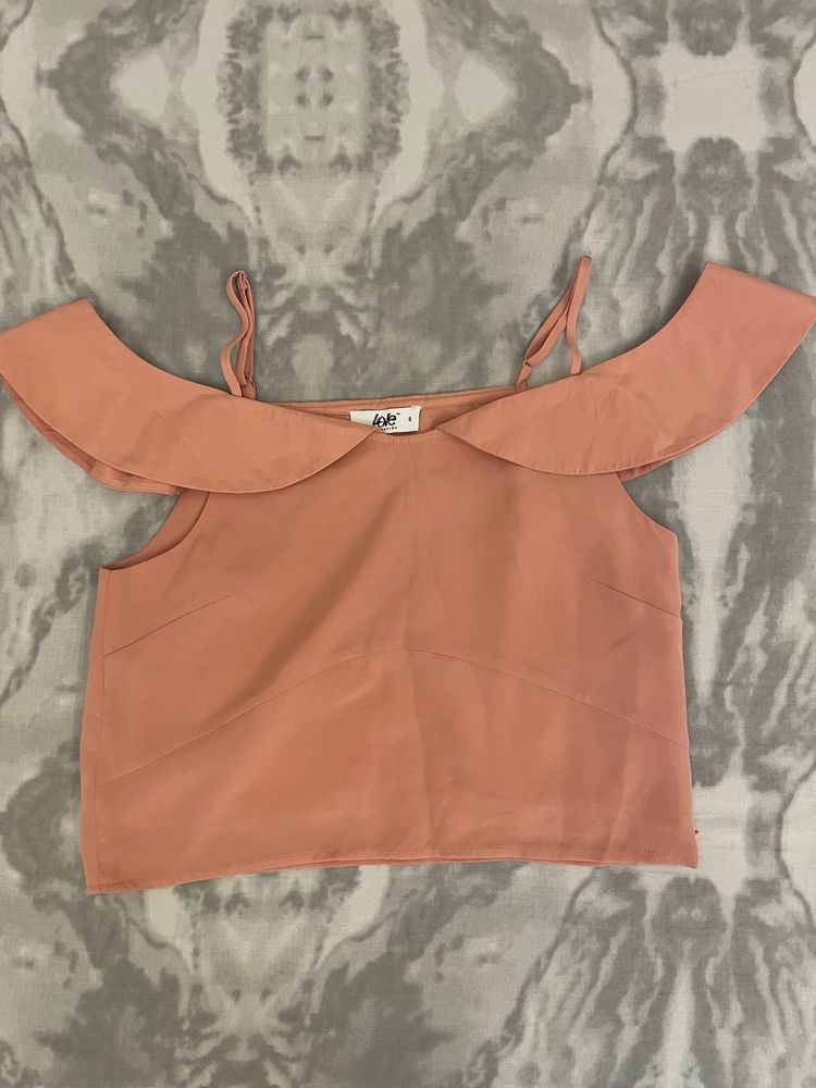 Cold Shoulder Cut Out Crop Top