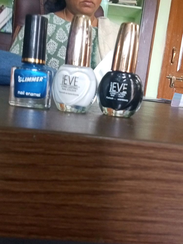 3 Nailpolishs Black, White&Blue