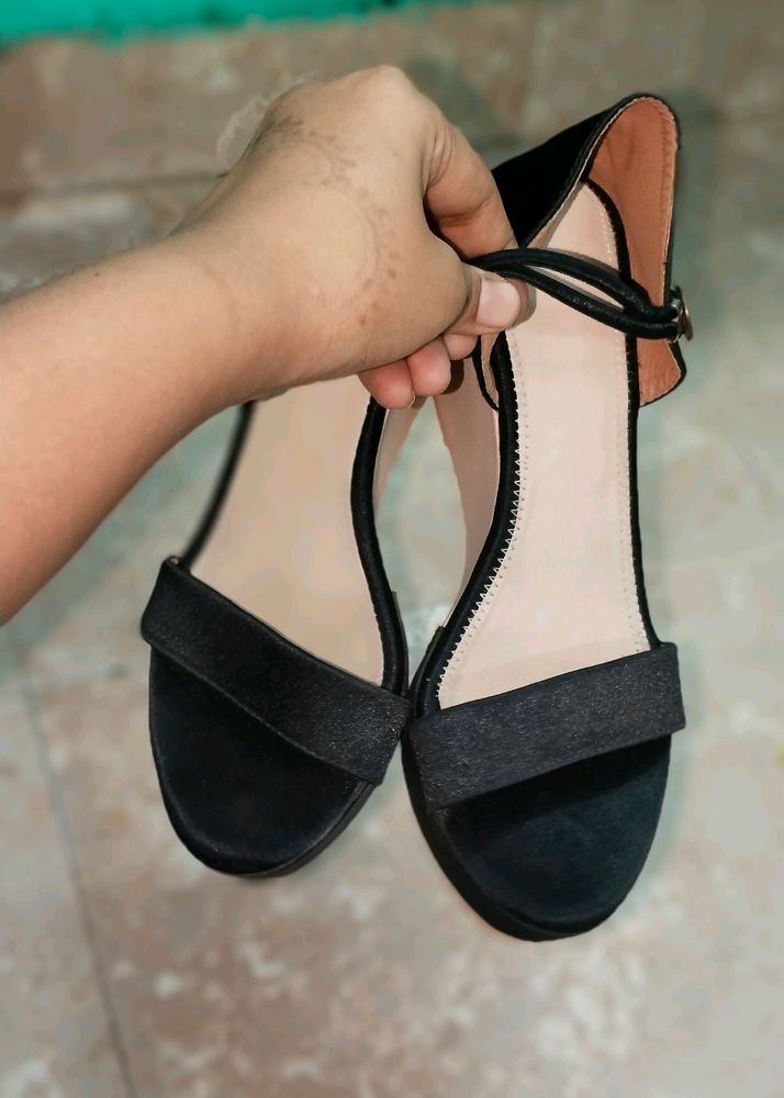 Black heel sandal