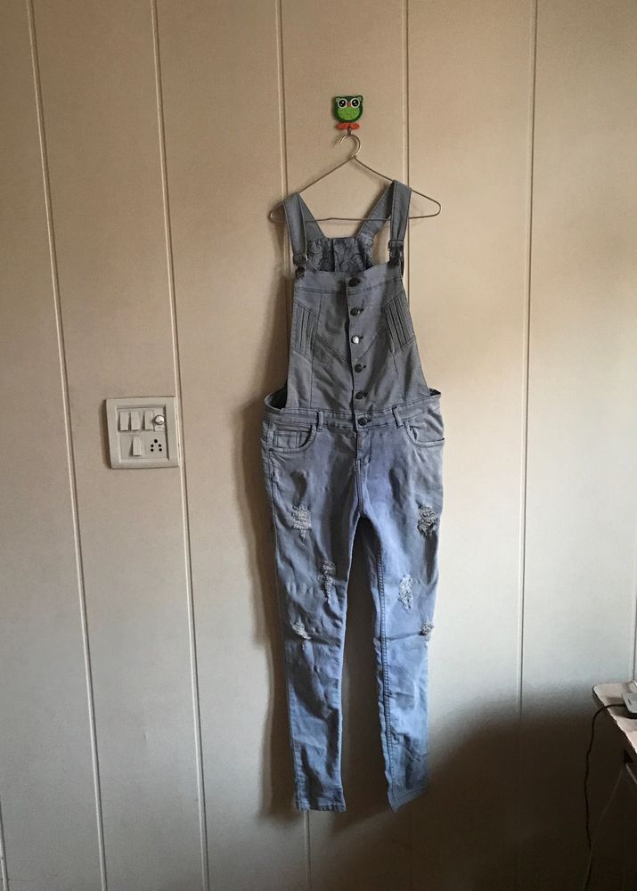 RIPPED DUNGAREE