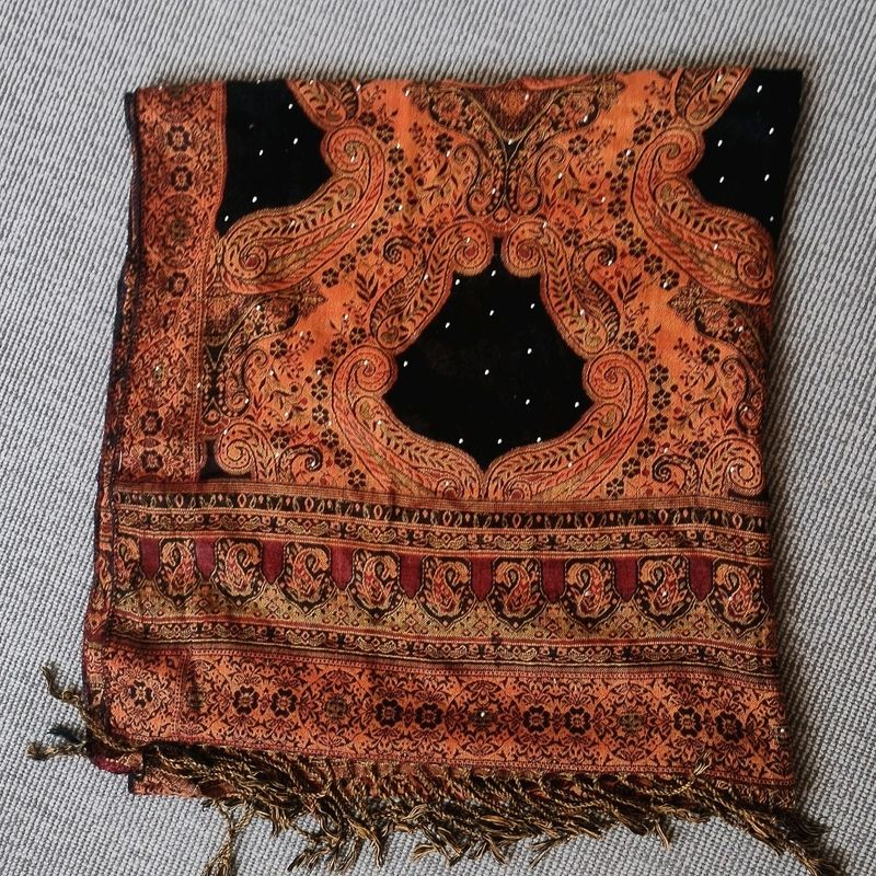 Shawl With Work