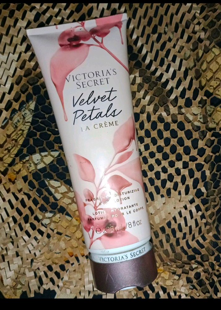 Vs Velvet Petals La Creme Lotion