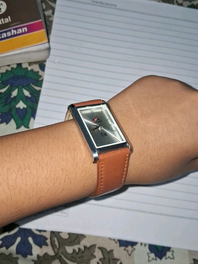 wrist watch witnout battery or cell