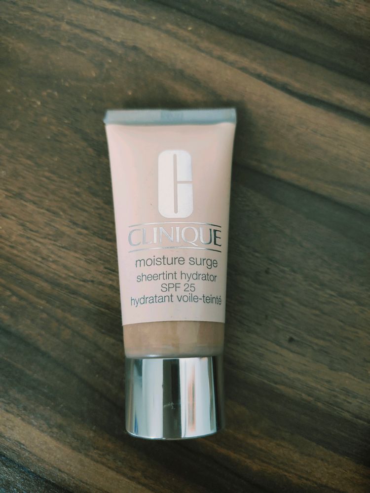 Clinique Moisture Surge Tinted Hydrator Spf 25