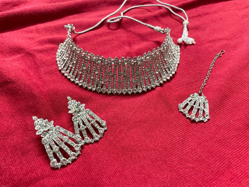 Silver Shimmering Necklace Set