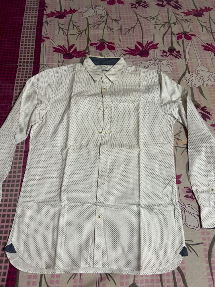 White Mens M size Shirt