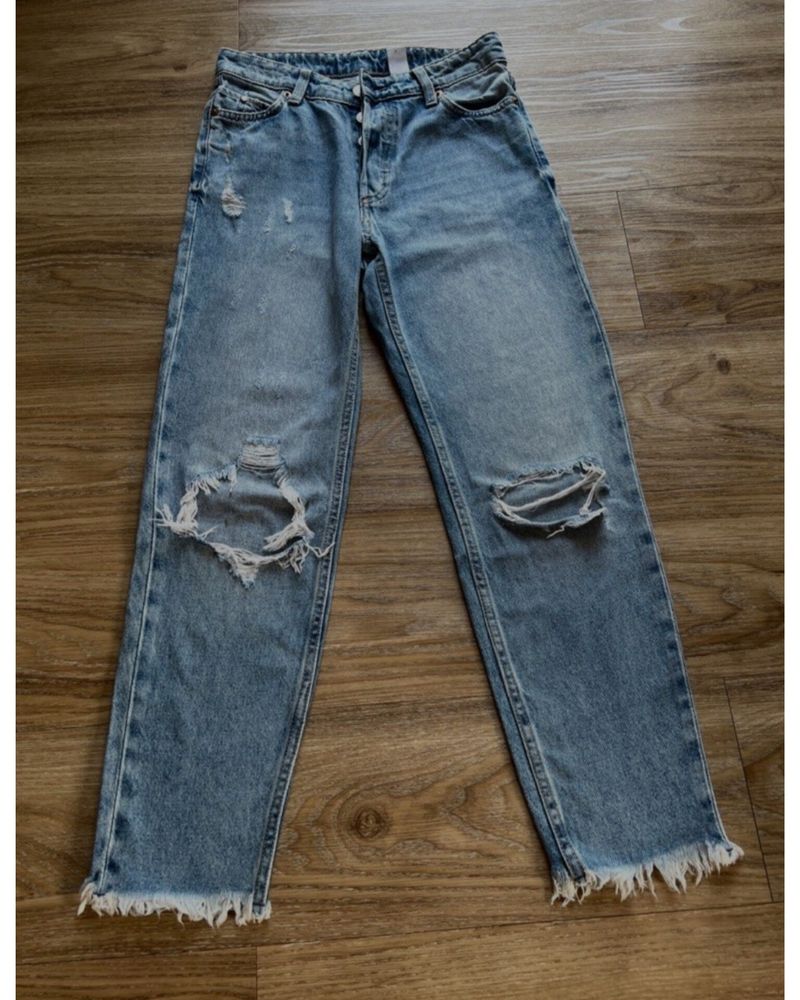 H&M 90’s Fit Faded Boyfriend Low Waist Jeans