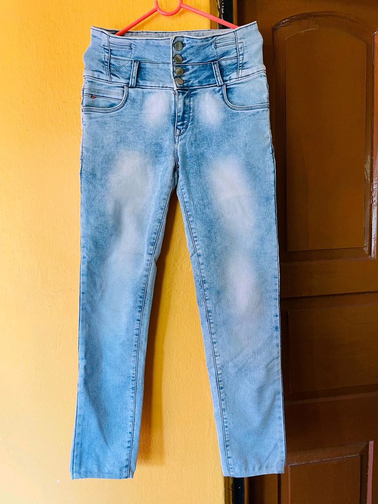 4 Bottom Trendy Jeans