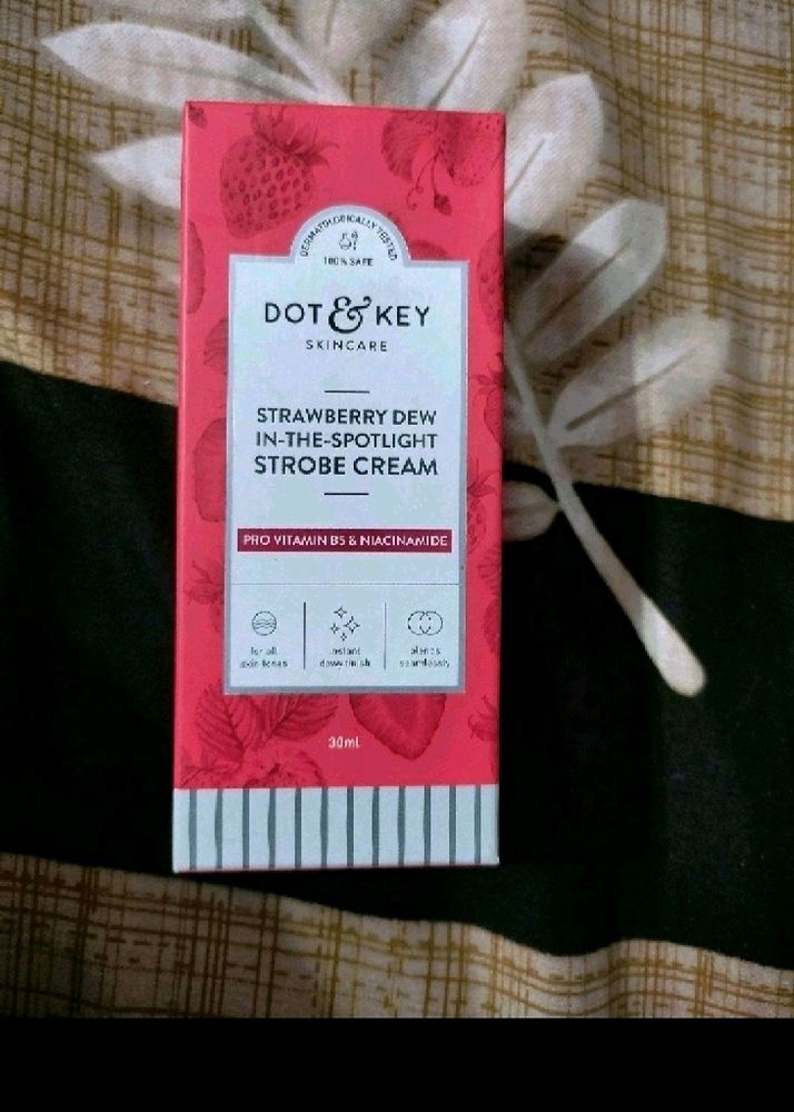 Dot Nd Key Strawberry Stobe Cream New Sealed pack