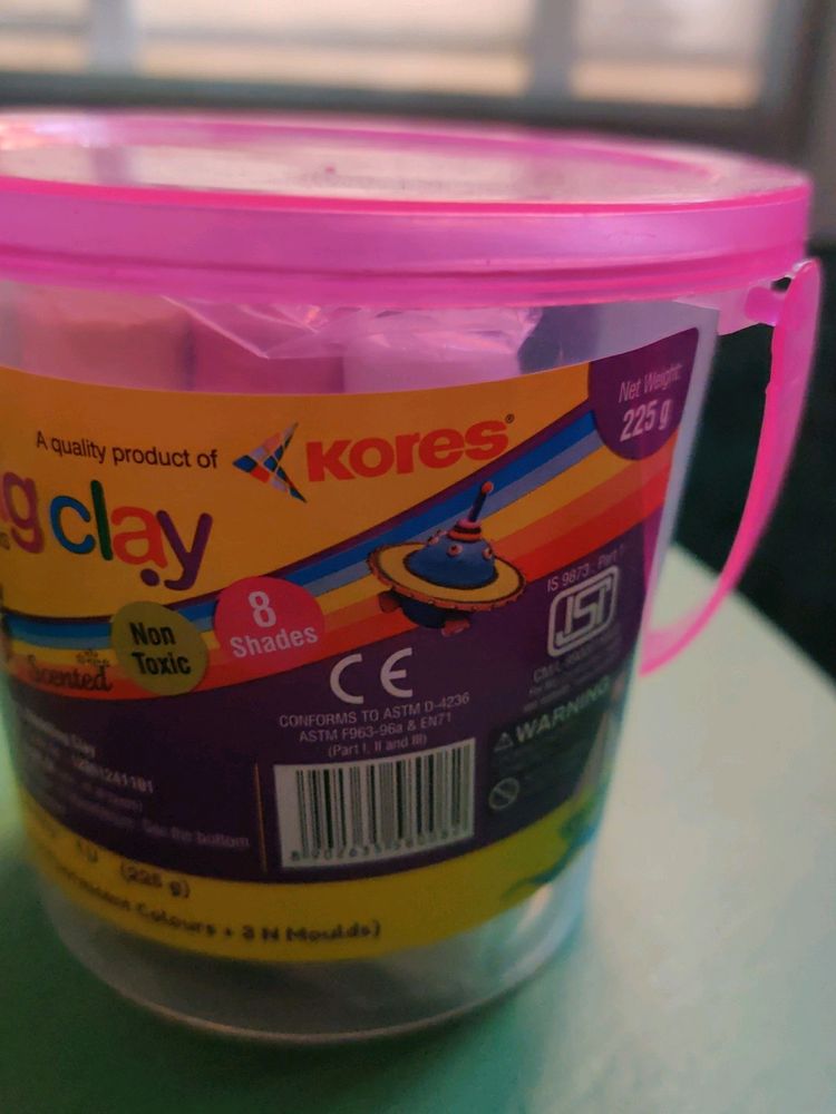 Kores Modelling Clay Bucket With Moulds