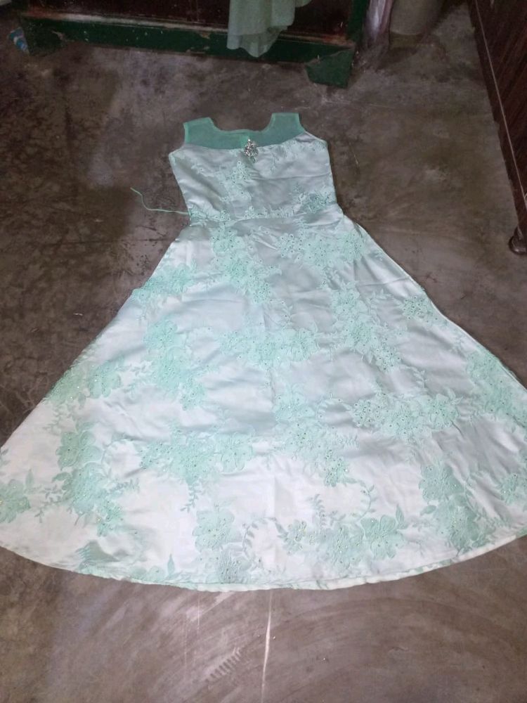 Sea Green Simple Yet Beautiful Sleevless Mid-gown