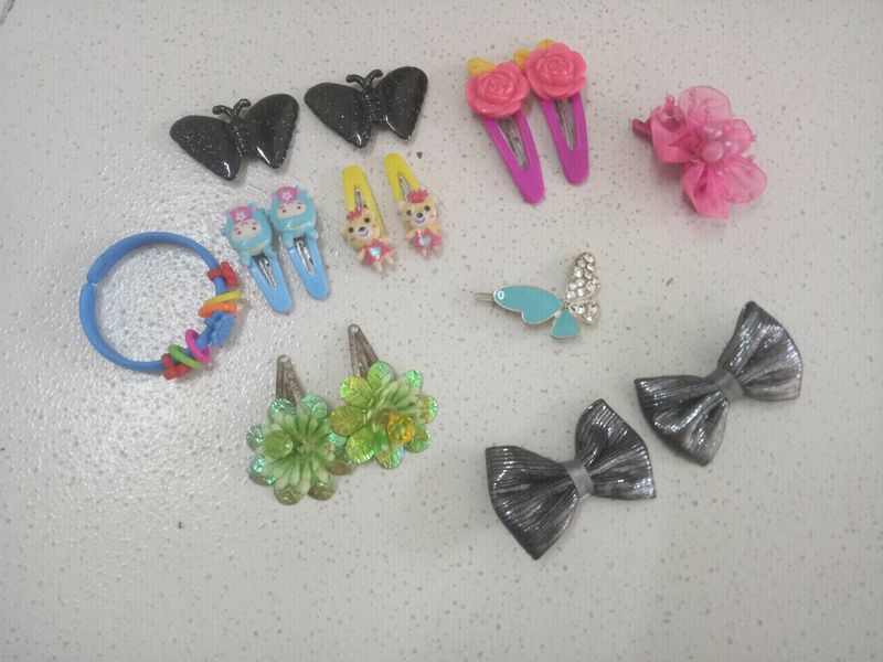 Pack Of 8 Hair Clips And 1 Bracelet