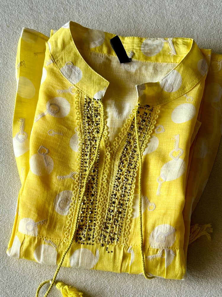 🌼Lemon yellow Top - S (34”)- New