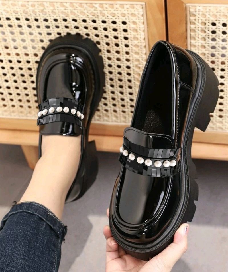 Upper Beads Detailed Black Loafers for Women