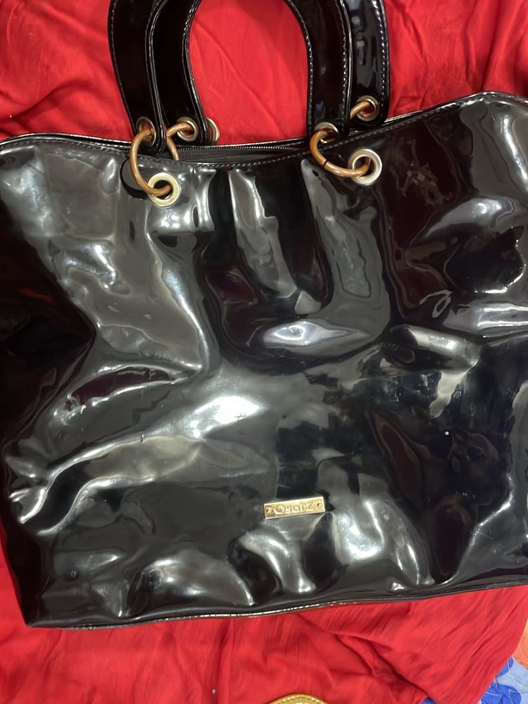 Osaiz Oversized Blck Glossy Bag